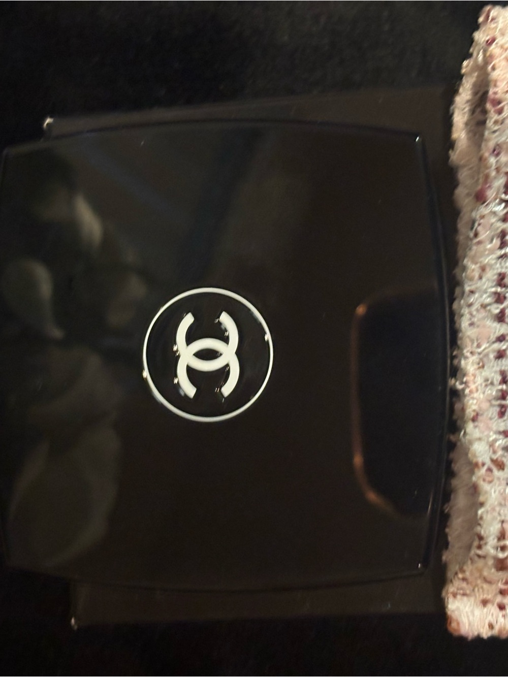 CHANEL Les 4 Ombres Tweed Quad Eyeshadow — Purple & Gold Accent - Picture 5 of 8
